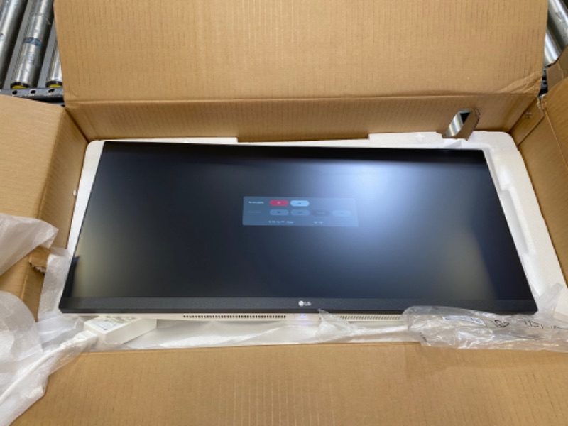 Photo 2 of LG UltraWide WFHD 29-Inch Computer Monitor 29WN600-W, IPS with HDR 10 Compatibility, Silver
