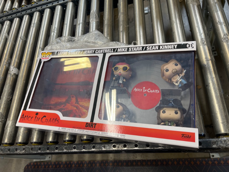 Photo 2 of Funko Pop! Deluxe Albums: Alice in Chains - Dirt