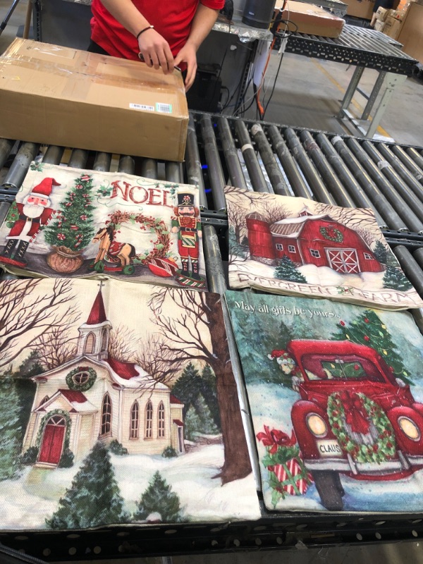 Photo 1 of 20"X20" Christmas pillow cases ( 4 pack ) 