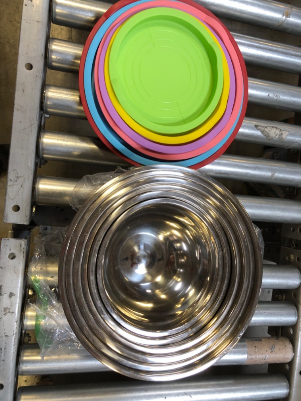 Photo 1 of 6 COLORFUL METAL MIXING BOWLS WITH MATCHING PLASTIC LIDS 