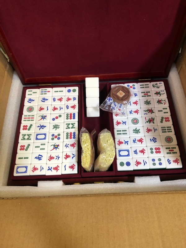Photo 2 of Yellow Mountain Imports Classic Chinese Mahjong Game Set - Emerald - with 148 Translucent Green Tiles and Wooden Case