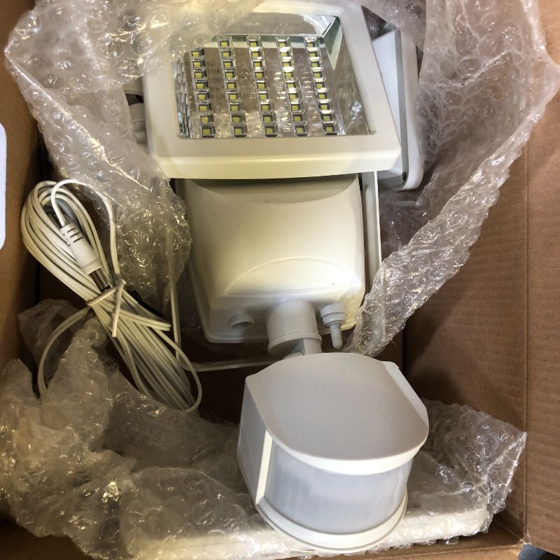 Photo 2 of Sunforce Solar Triple Head Motion Activated Security Light 1500 Lumens