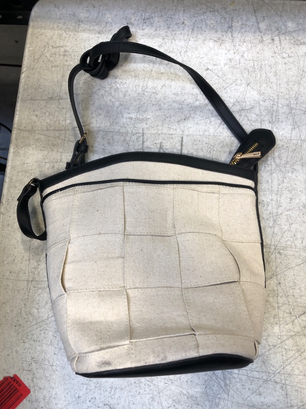 Photo 1 of Black and white purse ( HAS SMALL MARK ON ITEM ) 