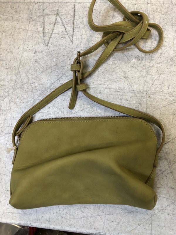 Photo 3 of Addison Crossbody Bag - Universal Thread™ ( ITEM HAS MINOR DAMAGE ) 
