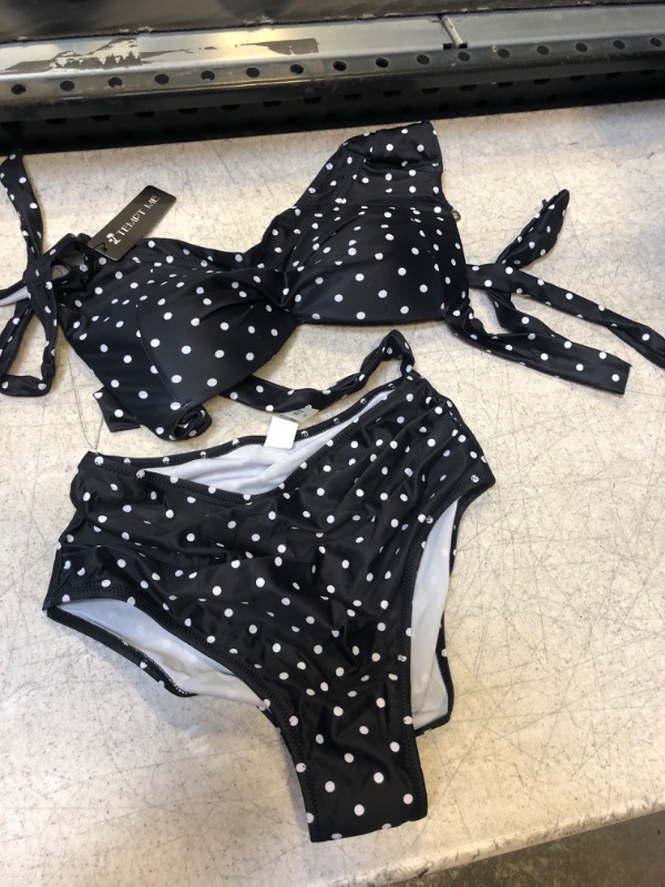 Photo 1 of 2 PIECE WOMENS BIKINI 
SMALL 