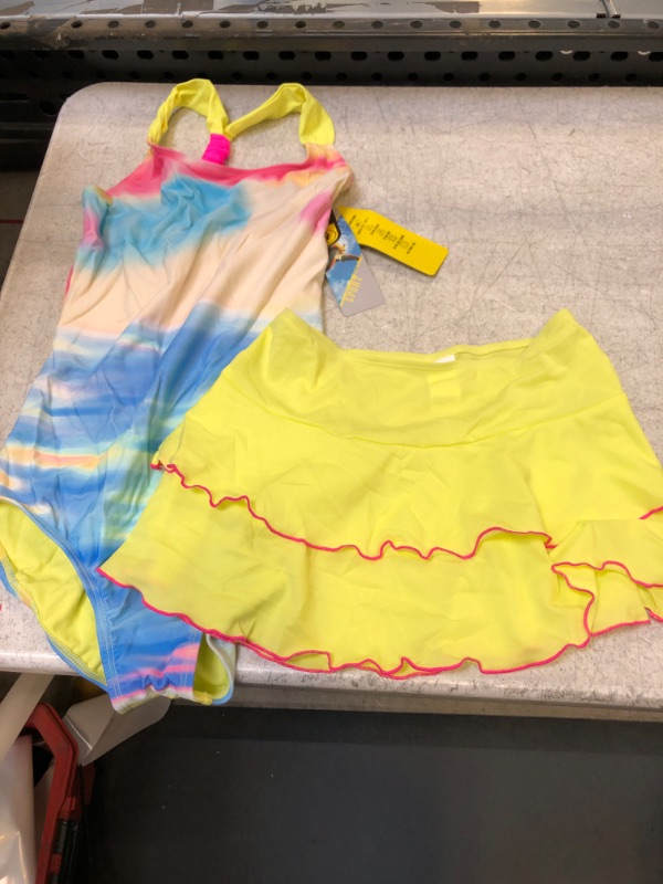 Photo 1 of  KIDS Swimsuits SIZE L 