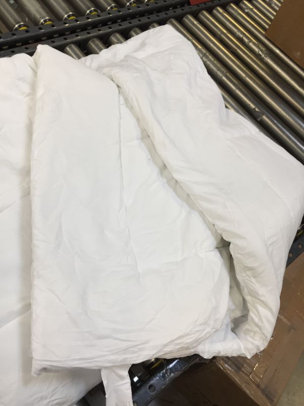 Photo 2 of 102X90 KING COMFORTER WHITE - wash before use 