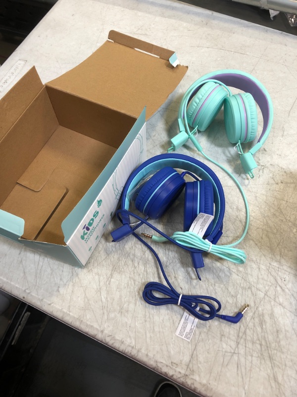 Photo 1 of 2 PACK HEADPHONES 
