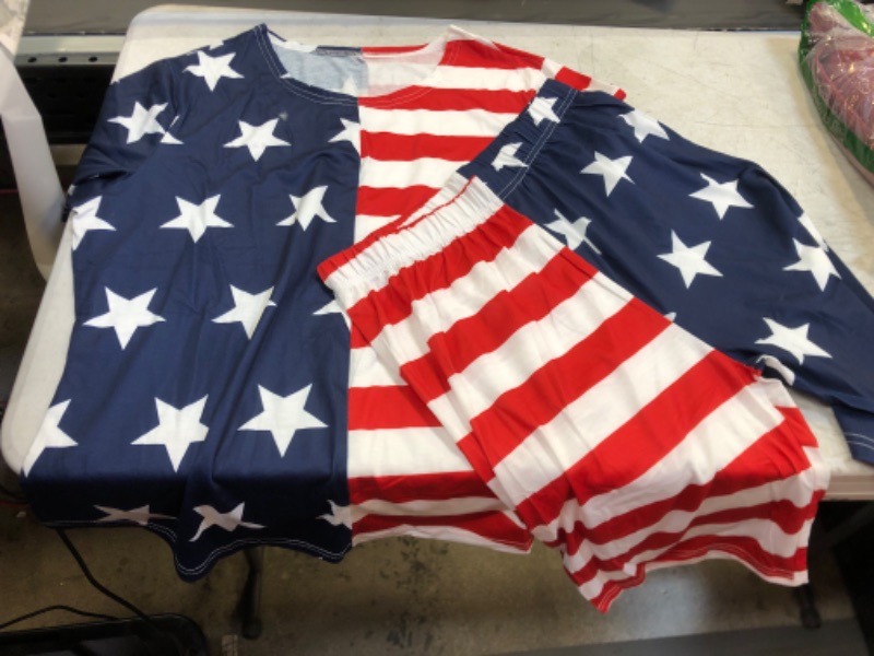 Photo 1 of 2 PIECE FLAG CLOTHING 
SIZE 2XL