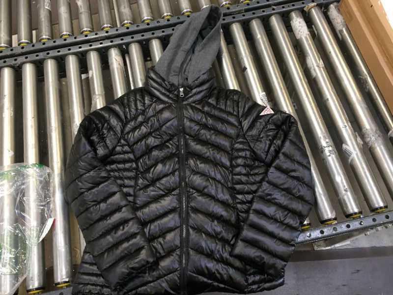 Photo 2 of GUESS Women's Light Packable Jacket – Quilted, Transitional Puffer -- Large *** SMALL TEAR ON ARM OF JACKET ***
