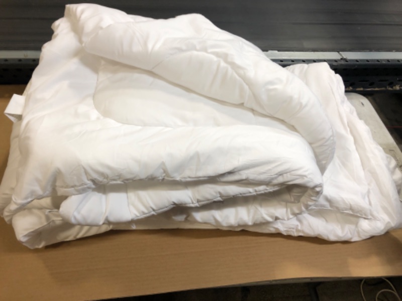 Photo 2 of Bedsure Queen Comforter Duvet Insert - Quilted White Comforter 