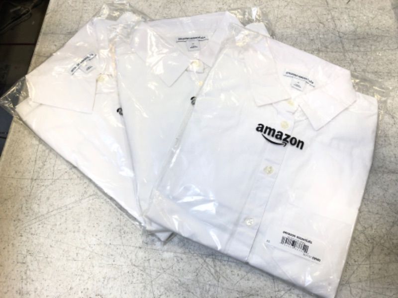 Photo 2 of Amazon Essentials Women's Classic-Fit 3/4 Sleeve Poplin Shirt
3 PACK
SIZE XSMALL