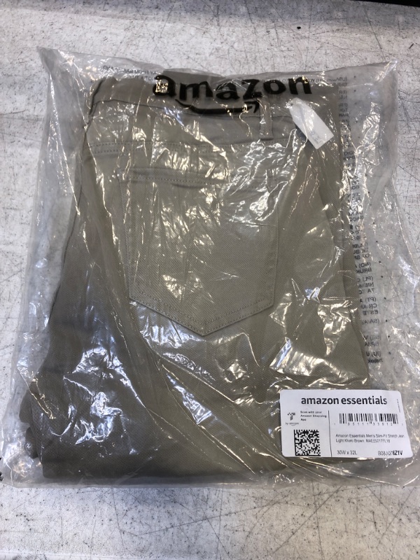 Photo 1 of Amazon Essentials Men's Slim-Fit Stretch Jean SIZE 30 X 32