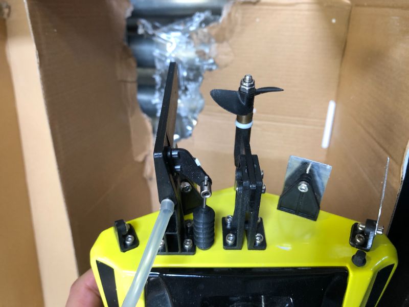 Photo 1 of VOLANTEXRC Brushless Remote Control Boat Vector SR65 37MPH High-Speed Brushless RC Boat RC Boats for Adults Fast RC Boat with Self-righting & Reverse Function for Adults Toy Gifts (792-5 RTR) Yellow 37mph