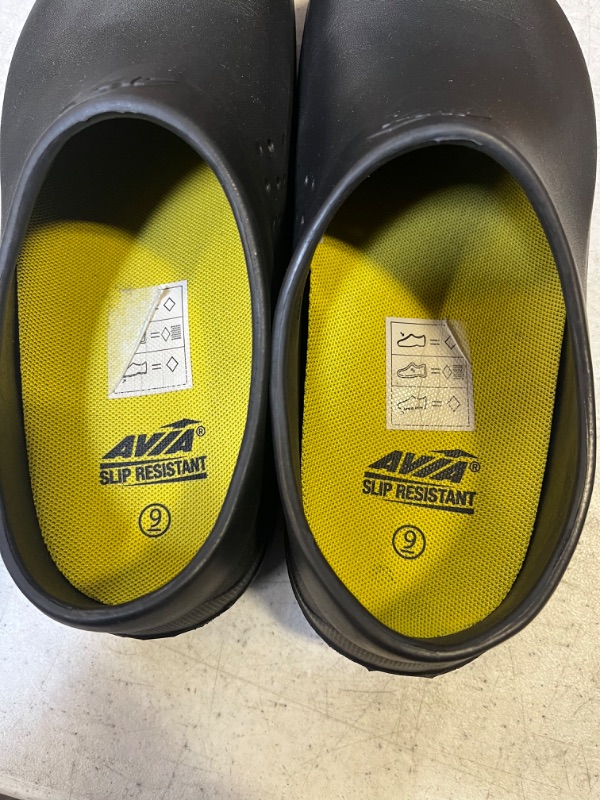 Photo 3 of Avia Flame Slip Resistant Clogs for Women, Slip On Work Shoes for Food Service, Garden, or Nursing - SIZE : 9 ++WAS FACTORY SEALED++ / ++OPENED FOR LIVE PHOTO++ / ++DAMAGE : A LITTLE DIRTY++
