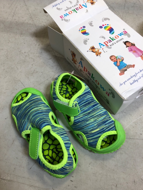 Photo 2 of Apakowa Kids Girls Boys Lightweight Quick Dry Sandals Outdoor Sports Athletic Water Shoes (Toddler/Little Kid) 9.5 Toddler Green