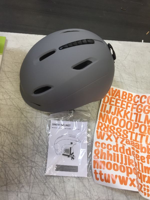 Photo 2 of ADULT SNOW HELMET 
SIZE M 