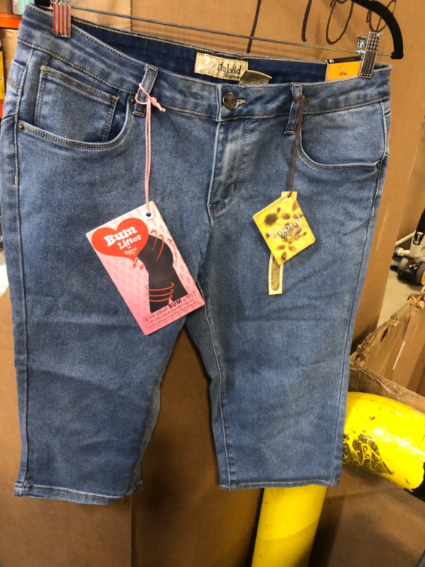 Photo 2 of Size 15-----Hybrid & Co. Women s 17 inch Butt Lift Super Comfy Stretch Denim Capri Jeans