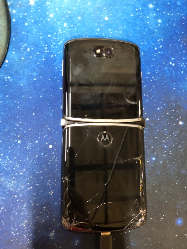 Photo 4 of Motorola Razr 5G | Unlocked | Made for US | 8/256GB | 48MP Camera | 2020 | Polished Graphite