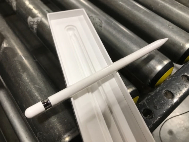 Photo 3 of Apple Pencil (1st Generation)
