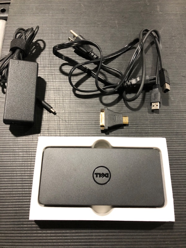 Photo 2 of Dell D3100 Universal Docking Station for Inspiron, Latitude, and XPS Laptops (5M48M)

