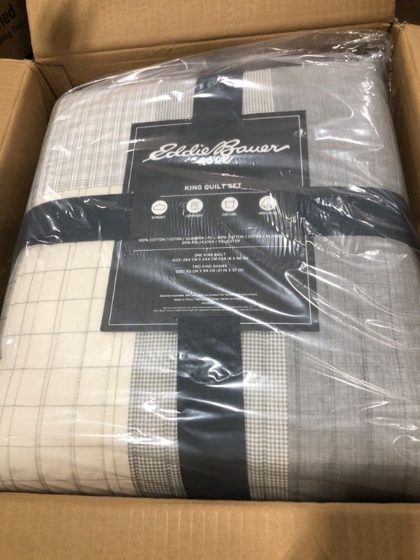 Photo 2 of Eddie Bauer - King Quilt Set, Cotton Reversible Bedding with Matching Shams, Home Decor for All Seasons (Fairview Grey, King) Fairview Grey/Ivory King Lodge