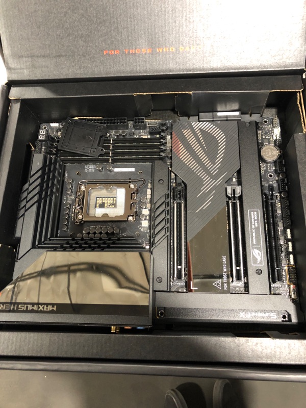 Photo 2 of ASUS ROG Maximus Z790 Hero (WiFi 6E) LGA 1700(Intel®13th&12th Gen) ATX Gaming Motherboard(PCIe 5.0,DDR5,20+1power Stages,2.5Gb LAN, Bluetooth V5.2,2X Thunderbolt 4 Ports,5xM.2, Thunderbolt™ 4/USB4)