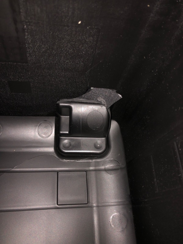 Photo 6 of Pelican Air 1615 Case with Foam - Black
small damage - as shown in picture