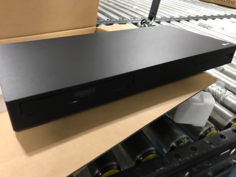 Photo 3 of LG UBK90 4K Ultra-HD Blu-ray Player with Dolby Vision (2018) 