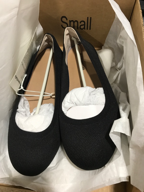 Photo 2 of Amazon Essentials Women's Black Flats, Size 8.5W