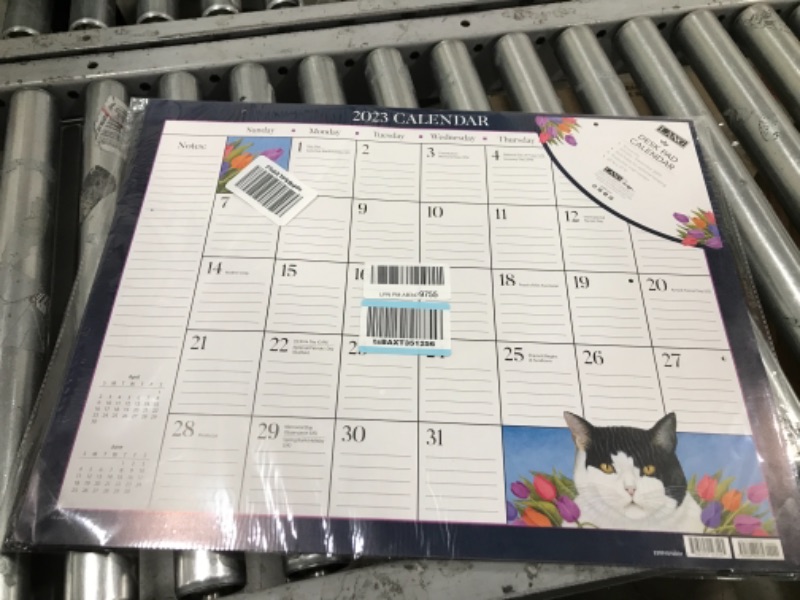 Photo 2 of LANG AMERICAN CAT™ 2023 DESKPAD (23991010031)