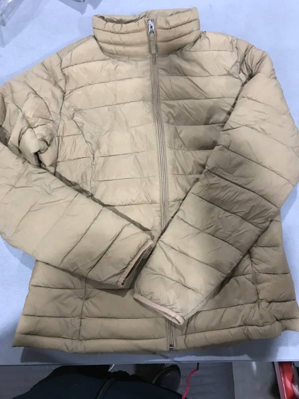 Photo 2 of [Size M] Amazon Essentials Women's Lightweight Long-Sleeve Water-Resistant Puffer Jacket 