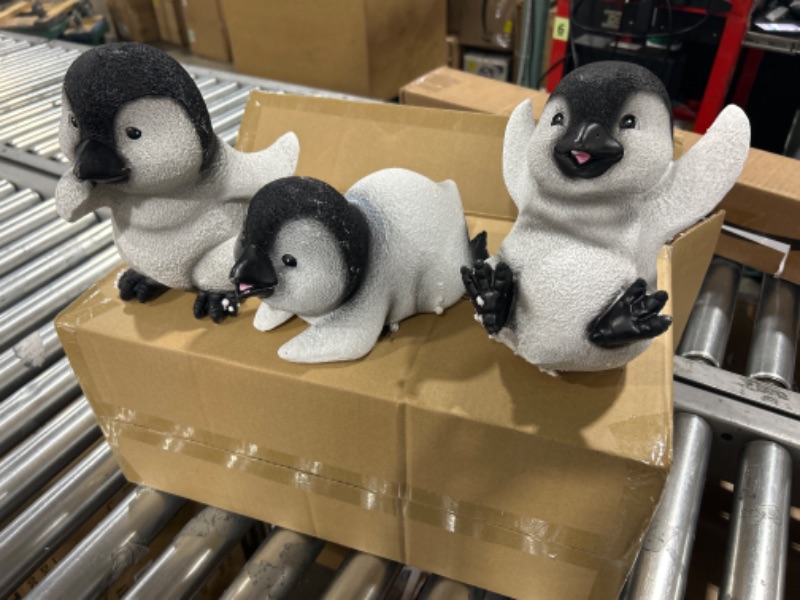 Photo 3 of 3 PCHOME DECOR Midlee Christmas Penguin Stairway Holiday Decoration (Set of 3)
