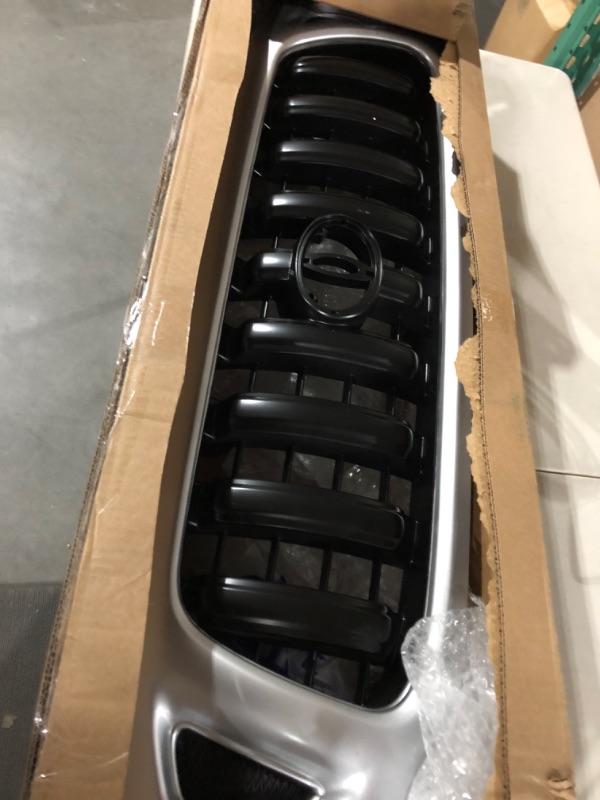 Photo 2 of OE Replacement Toyota Tacoma Grille Assembly (Partslink Number TO1200249)