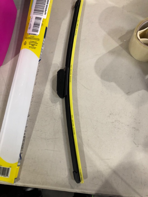 Photo 1 of **SEE NOTES**
Rain-X 810165 Latitude 2-In-1 Water Repellent Wiper Blades,