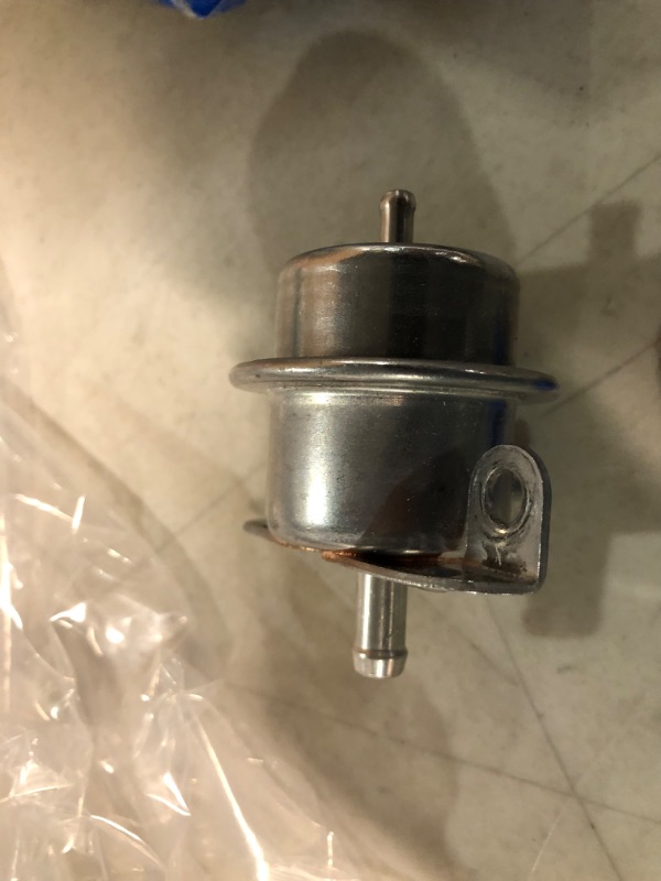 Photo 1 of Delphi FP10302 Fuel Pressure Regulator, 1 Pack