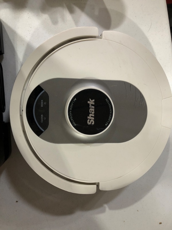 Photo 3 of *see notes* Shark AV2511AE AI Ultra Robot Vacuum, with Matrix Clean, Home Mapping, 60-Day Capacity Bagless Self Empty Base