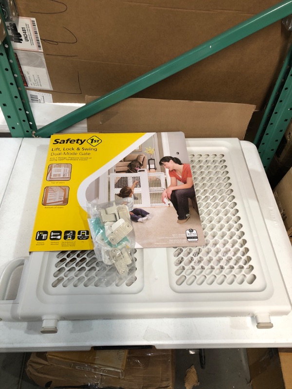 Photo 1 of **NEW** Safety 1st Pressure Mount Lift