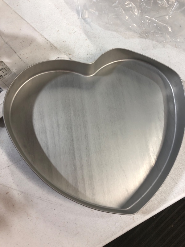 Photo 2 of American Metalcraft HPP16 Heart Pizza Pan