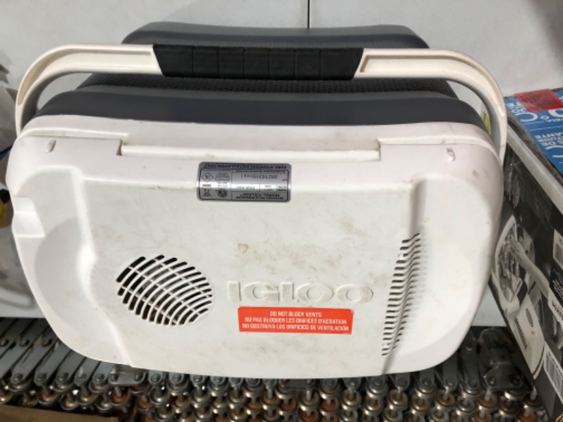 Photo 4 of ****USED/VERY DIRTY/MISSING POWER CORD*** 
Igloo Thermoelectric Iceless 28-40 Qt Electric Plug-in 12V Coolers 28 Qt Iceless Gray