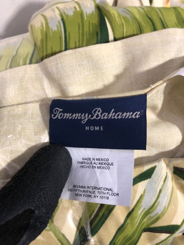 Photo 4 of [USED/MISSING] Tommy Bahama - King Comforter 
