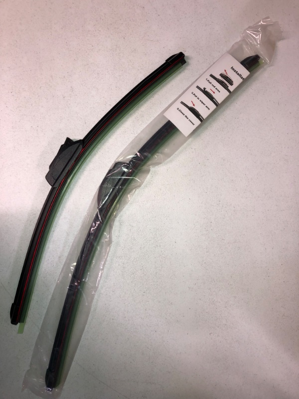 Photo 1 of AmazonBasics - Windshield Wiper Blades (Set of 2) - 18" / 18" Hook Hook 18" / 18"