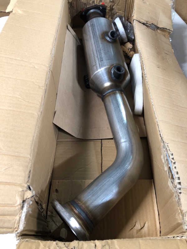 Photo 2 of FOMIUZY High Flow Front Catalytic Converter Kit