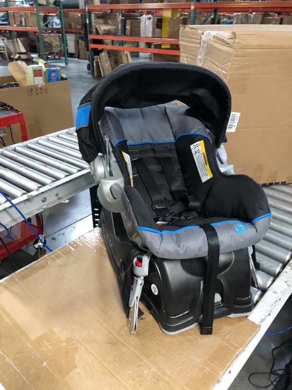 Photo 2 of **USED**  NOT ORIGINAL BOX Baby Trend Secure Snap Tech 35 Infant Car Seat, Chambray , 16.5x16.25x28.5 Inch (Pack of 1)