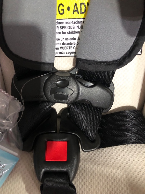 Photo 8 of Graco Extend2Fit Convertible Car Seat, Gotham