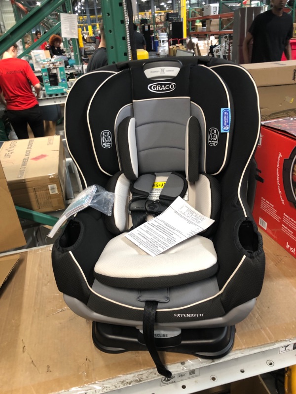 Photo 2 of Graco Extend2Fit Convertible Car Seat, Gotham