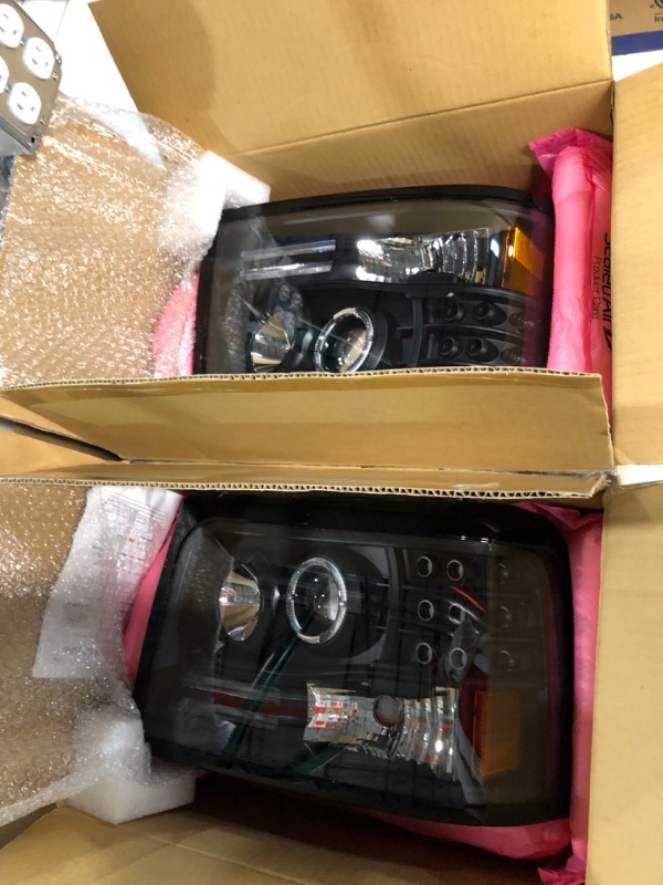 Photo 3 of **SEE NOTES**
AnzoUSA 111184 Black Projector Halo Headlight with Side Marker and Parking Light for Ford F-150/F-250/Bronco - (Sold in Pairs)