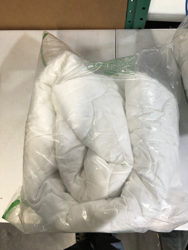 Photo 1 of -USED-Bedsure Twin Mattress Pad Deep Pocket - Pillow Top Mattress Topper Twin Size, Cooling Cotton Quilted Mattress Cover Twin Stretches up to 21" Deep, Padded Pillow Top with Fluffy Down Alternative Fill White Twin