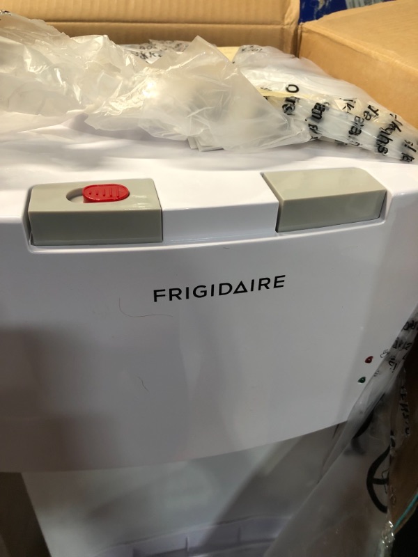 Photo 6 of [USED/DAMAGE] Frigidaire Water Cooler/Dispenser 