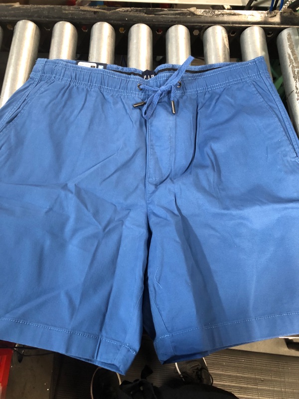 Photo 5 of Gap Men's 7" Inseam Drawstring Pull On Elastic Waistband Short (Delft, X-Large)